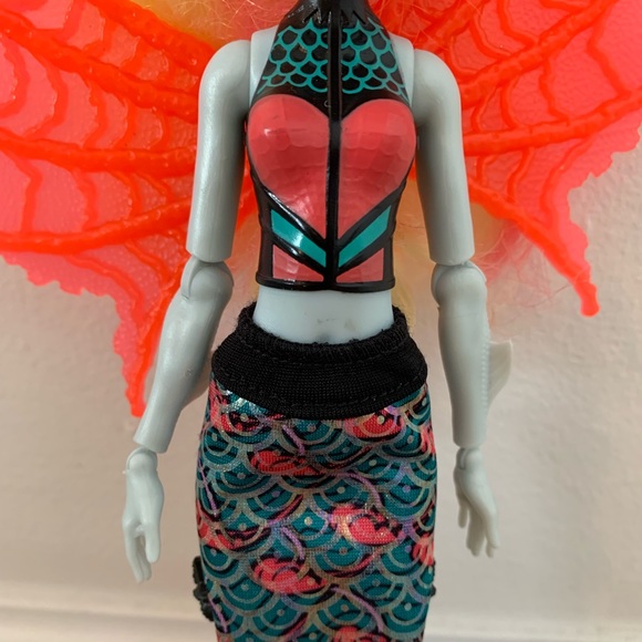 MONSTER HIGH GHOUL TO MERMAID LAGOONA BLUE TRANSFORMATION DOLL - Picture 5 of 9